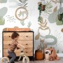 ESTAhome Fototapete Waldtiere in Graugrün/Beige im Kinderzimmer mit Kind auf Laufrad.