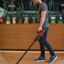 Einhell Akku-Handstaubsauger TE-HV 18/06 Li-Solo im Einsatz auf Holzboden.