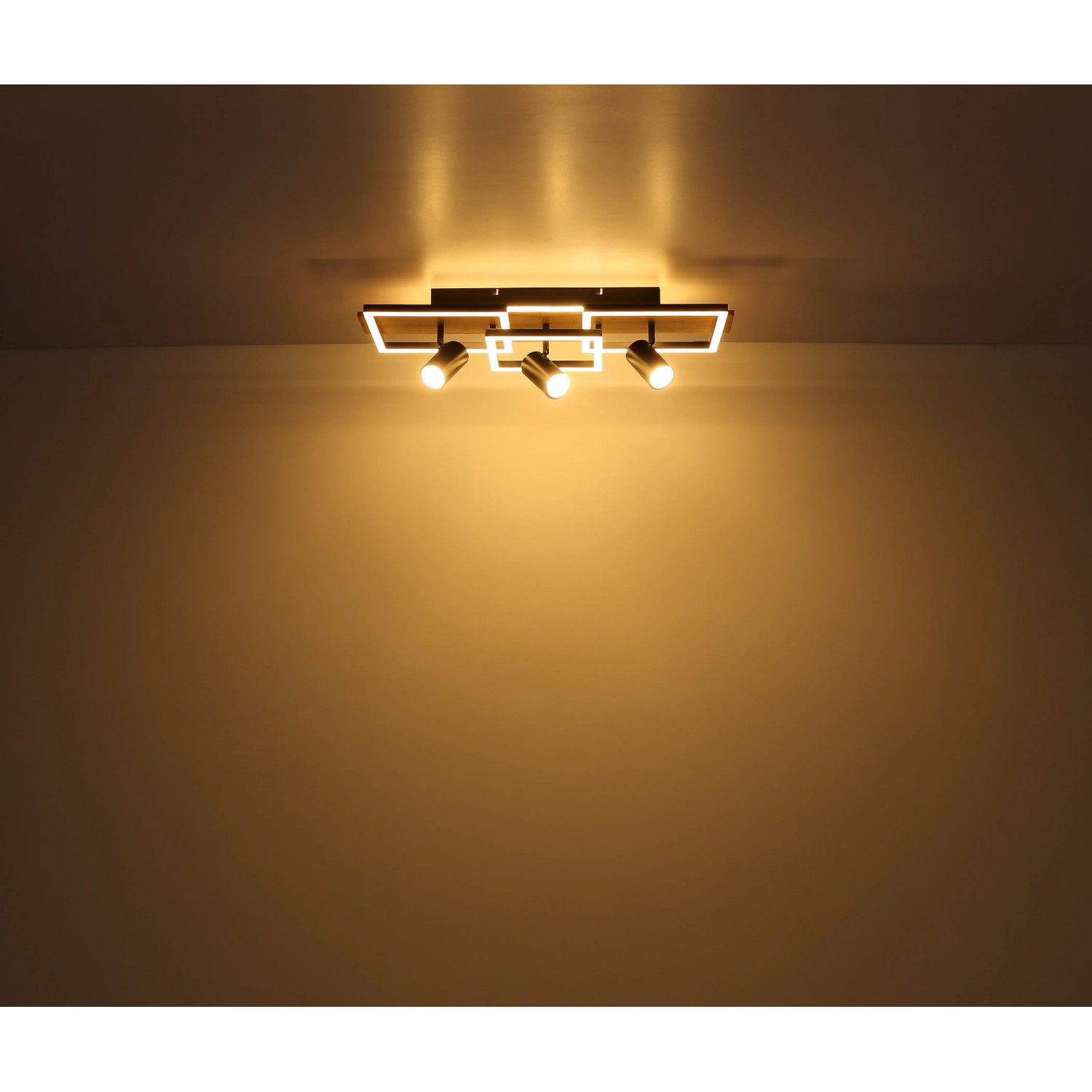 Moderne, schwarze Globo LED-Deckenleuchte Kassu mit Holzdekor und drei Strahlern für warmweißes Licht.