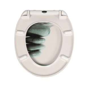 Beiger Duroplast WC-Sitz mit Absenk-Automatik und Zen-Stein Motiv. Stapel grauer Steine im Wasser auf dem Deckel.