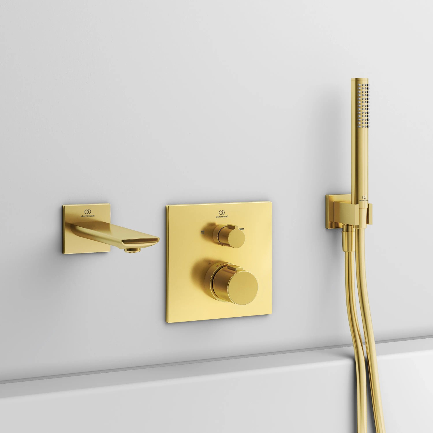 Ideal Standard Brausehalter Idealrain Atelier eckig in Gold gebürstet mit Handbrause und Armatur.