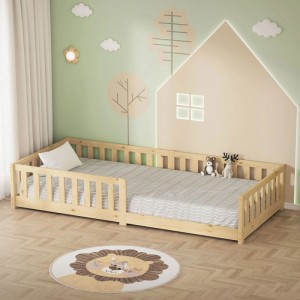 ML-Design Kinderbett aus hellem Kiefernholz, naturfarben, mit Lattenrost und Rausfallschutz.