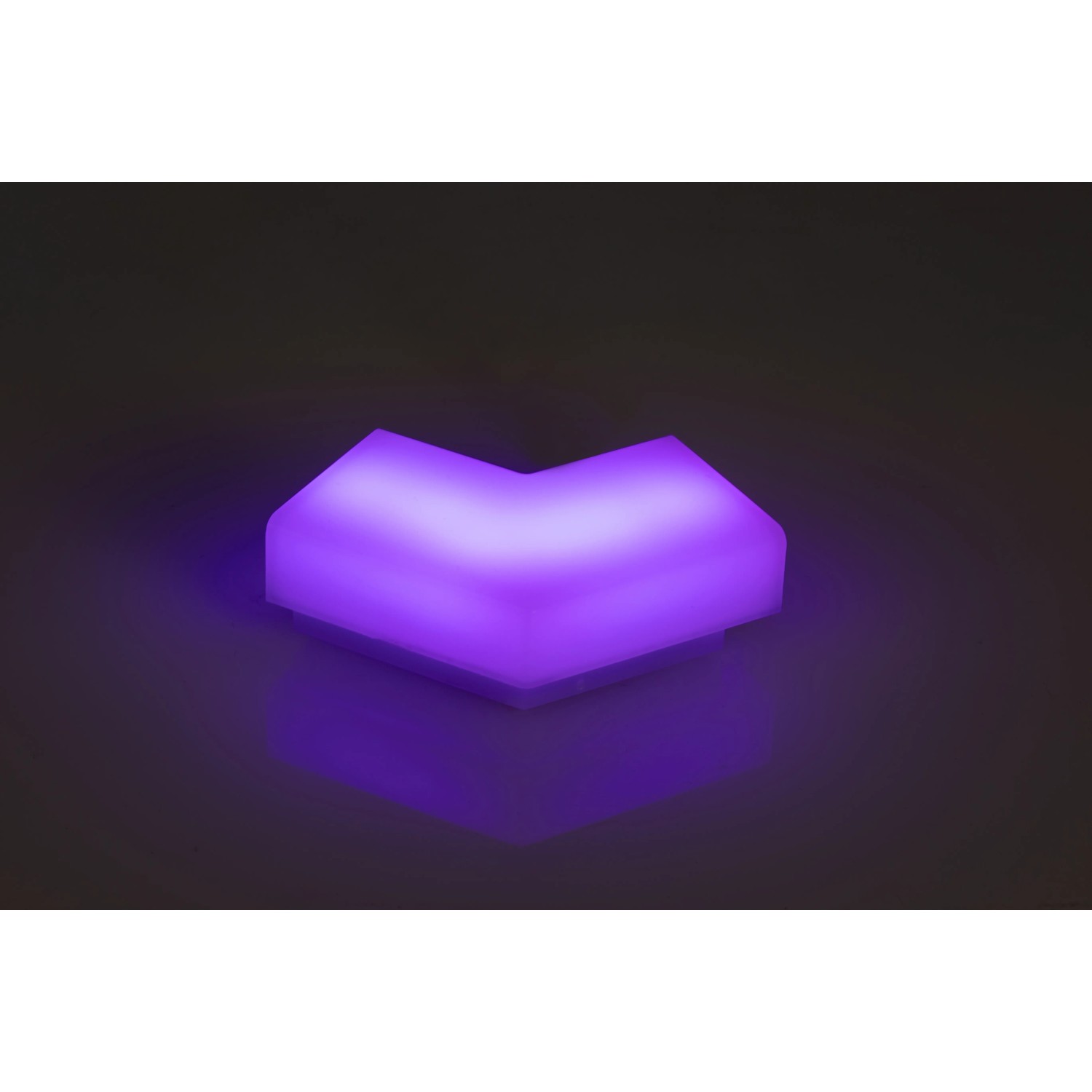 Trio LED Lichtsystem Lines V-Verbinder, lila leuchtend, für smarte Leuchten.