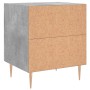 Betongrauer Nachttisch mit zwei Schubladen und Holzfüßen. Modernes Design für Schlafzimmer.