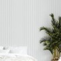 Weiße Marburg Vliestapete GZSZ mit Streifen-Design im Schlafzimmer.