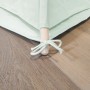 Detailaufnahme: Pastellgrünes Sunny Tipi Zelt Alba mit Holzstab und Kordel.