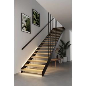 Paulmann MaxLED Stair LED-Strip-Erweiterung: Moderne Holztreppe mit warmweiß beleuchteten Stufen für stilvolle Treppenbeleuchtung.