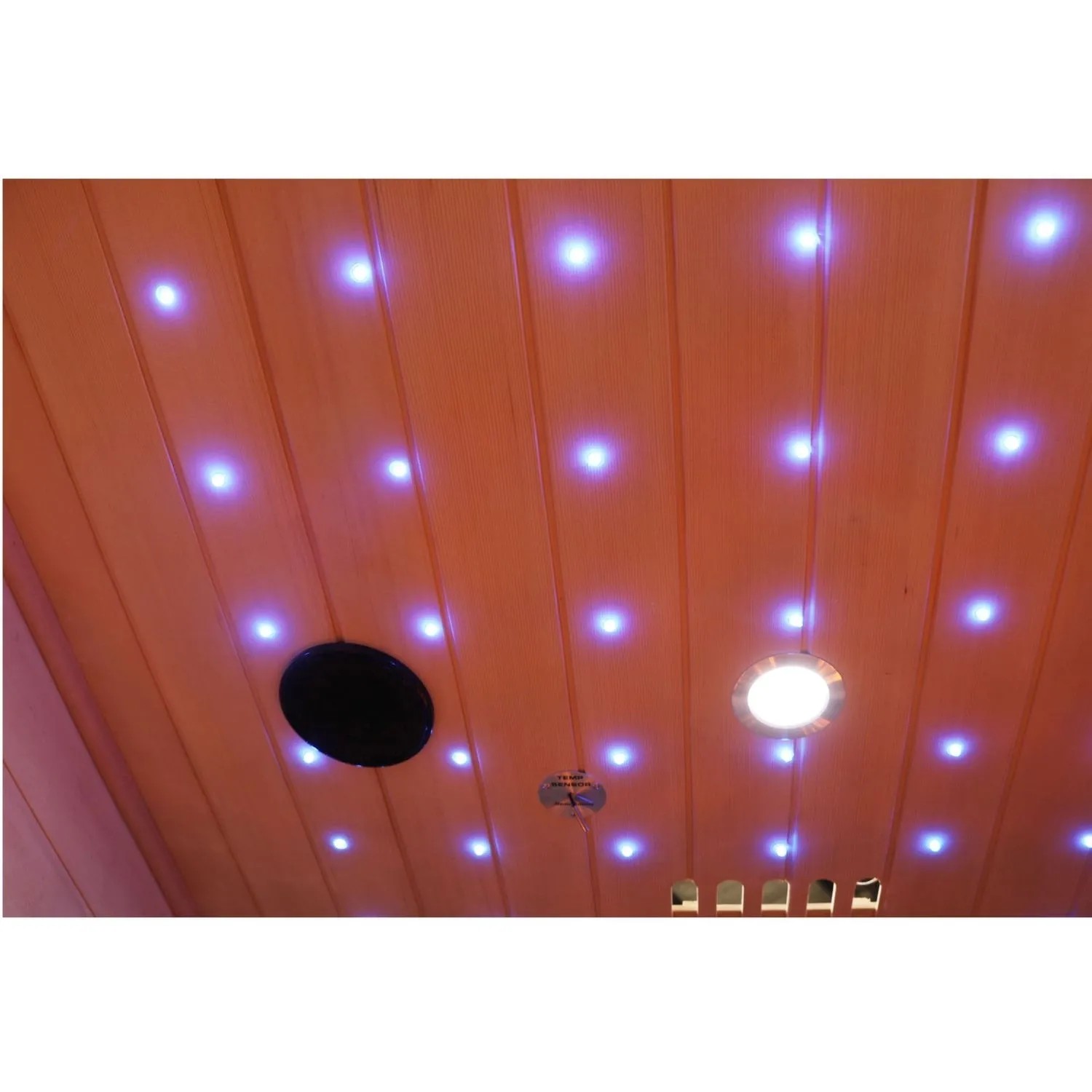 Innenansicht der Dewello Infrarotkabine mit LED-Sternenhimmel, Lautsprecher und Beleuchtung.