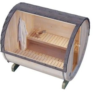 FinnTherm Fasssauna Mini S: Saunafass aus Fichte mit Dachschindeln, Innenansicht mit Liegen und Zubehör.