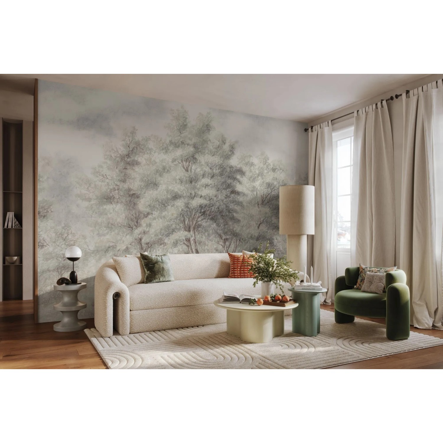 Wohnraum mit Komar Vliestapete Grove (350x250 cm) mit Waldmotiv.