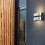 Moderne Lutec LED-Außenwandleuchte Maya in Edelstahloptik mit Up & Down Lichteffekt.