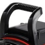 Detailaufnahme: Schwarzer Tragegriff der Einhell Gartenpumpe GC-GP 6538.