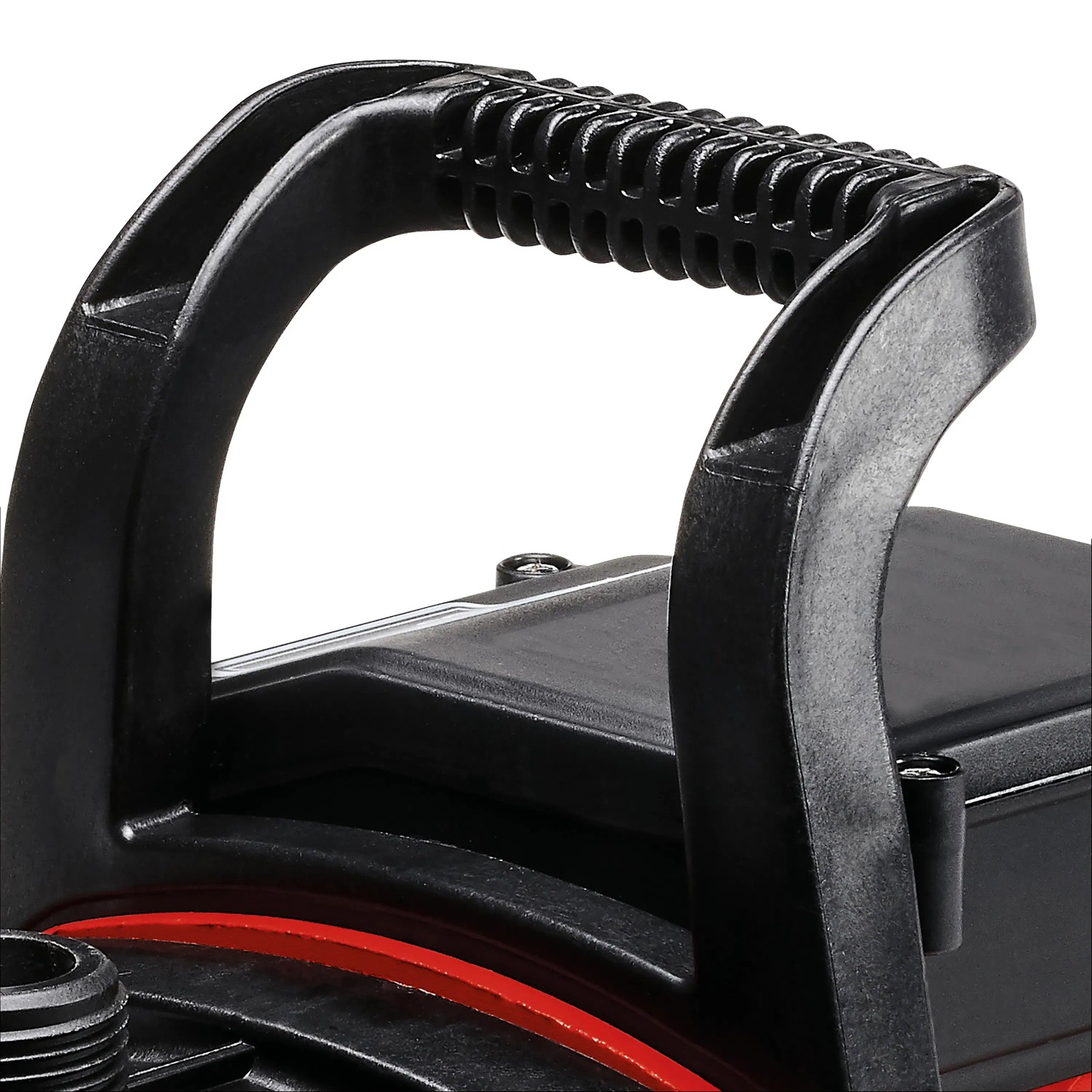 Detailaufnahme: Schwarzer Tragegriff der Einhell Gartenpumpe GC-GP 6538.