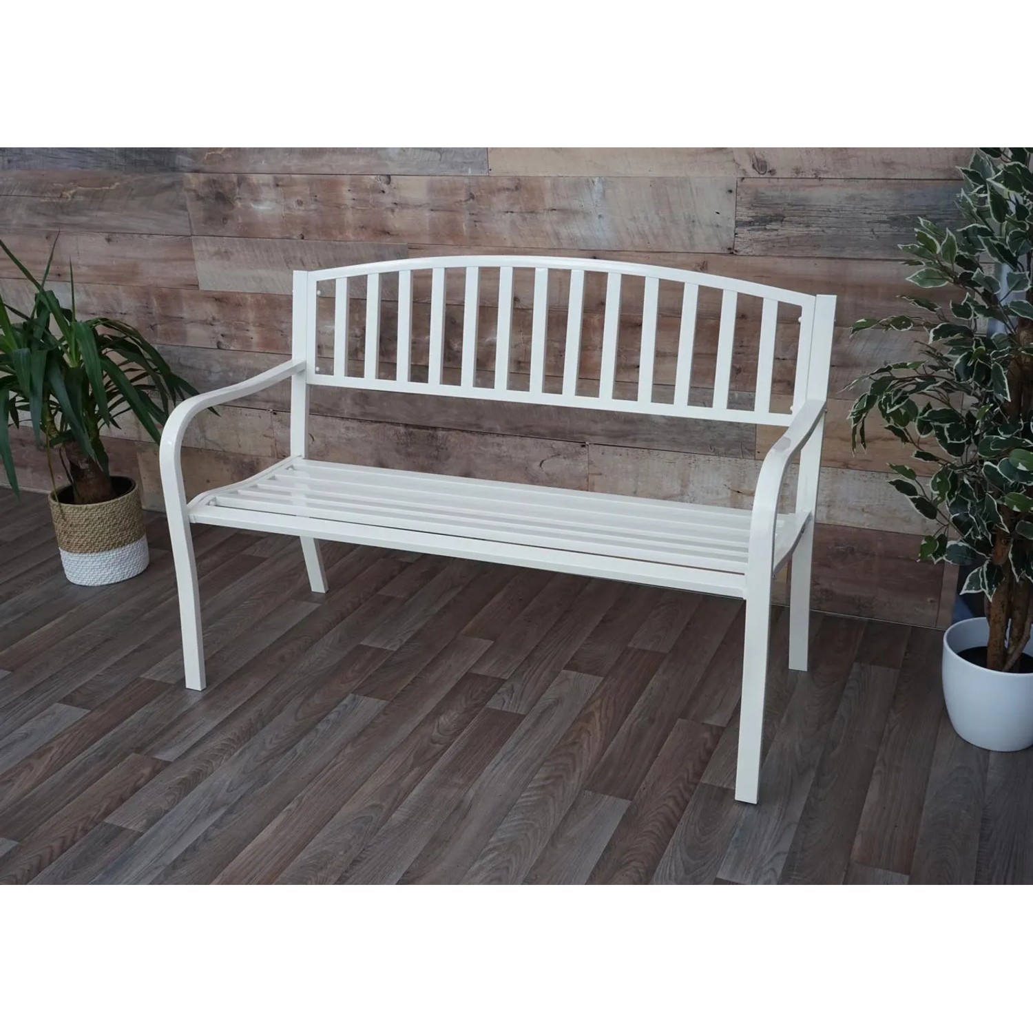 Weiße MCW Gartenbank F43 mit Armlehne für 2 Personen. Ideal für Garten, Terrasse oder Balkon.
