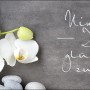 Glas-Art Bild mit Orchideen, Steinen und dem Spruch "Nimm Dir Zeit glücklich zu sein."