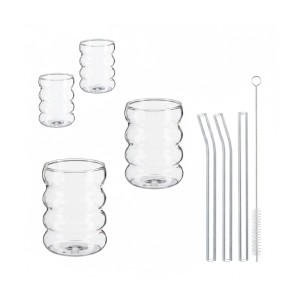 4er Set Trinkgläser aus transparentem Glas mit gewelltem Design und 4 Glasstrohhalmen.