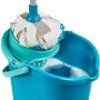 Leifheit Power Mop 3 in 1 Ersatzkopf im Eimer mit Wasser und Schaum.