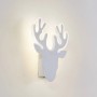 Weiße Lindby LED Wandleuchte Hirvi im modernen Design, ideal als Wohnzimmerleuchte.