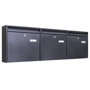 Burg-Wächter Briefkastenanlage für 3 Parteien, schwarz, mit Namensschild und Schlüsseln.