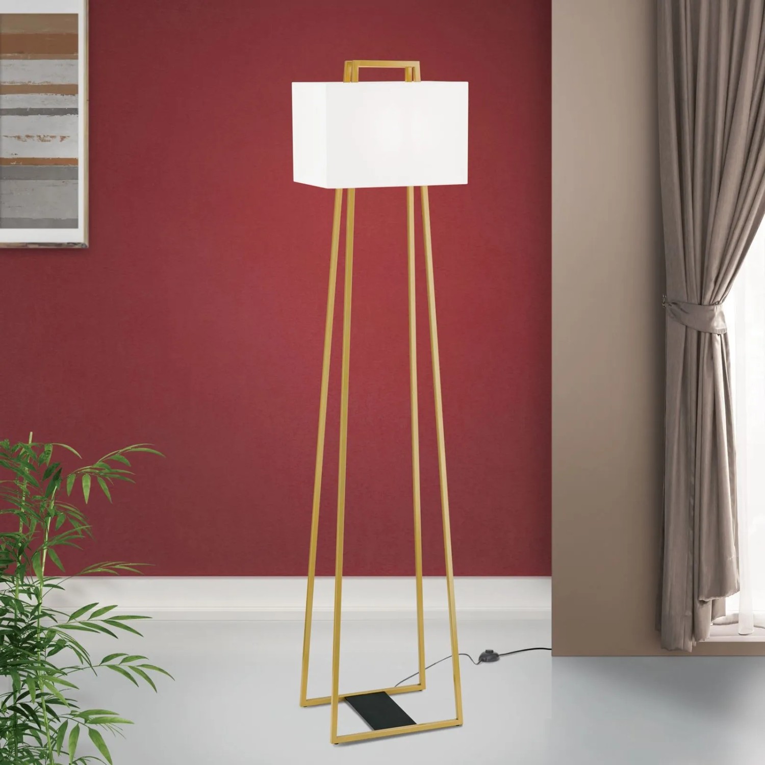 Elegante goldene Orion Stehleuchte Gordi mit weißem Stoffschirm. Design-Stehlampe für Wohnräume.