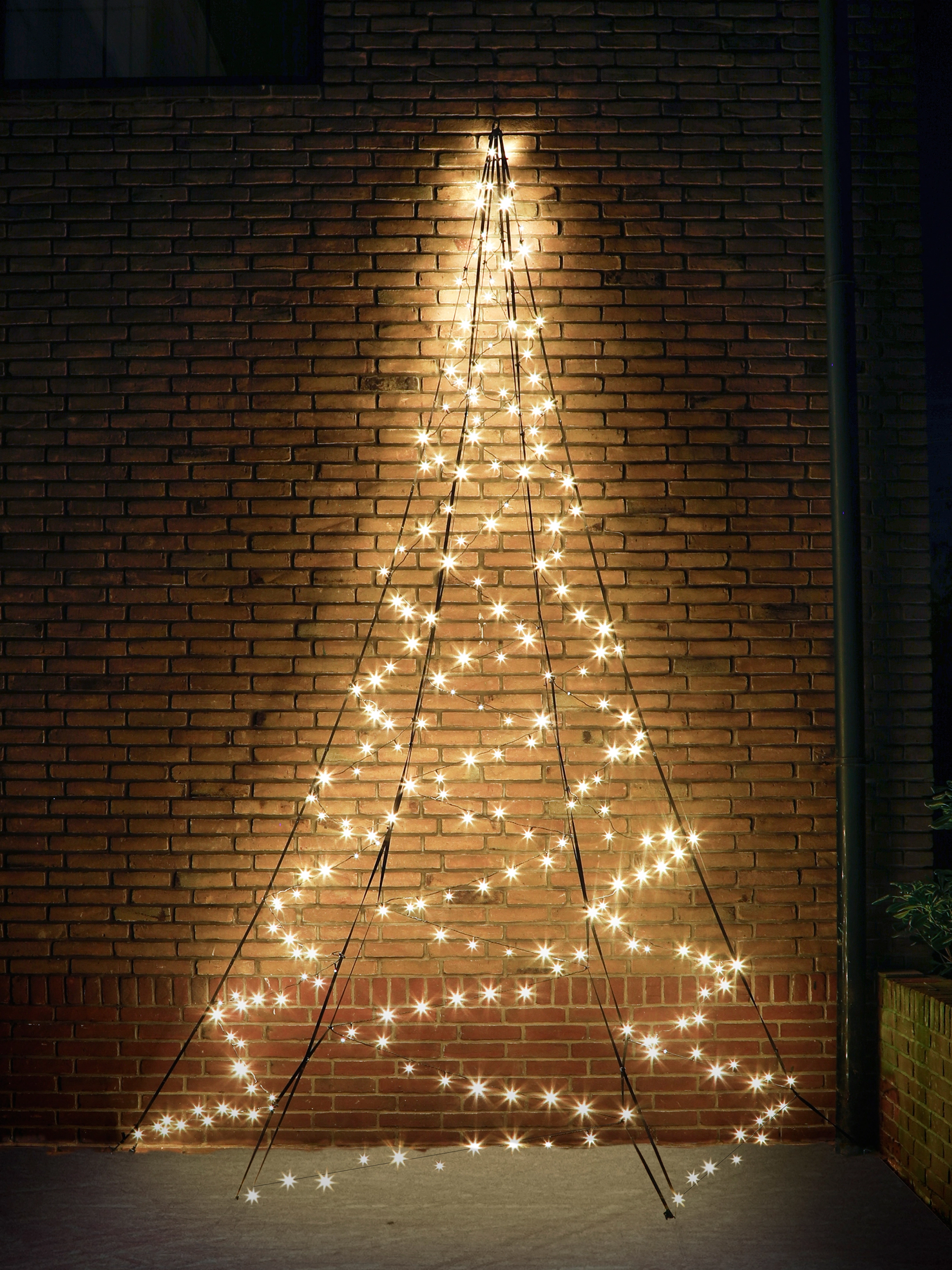 Fairybell LED Weihnachtsbaum Wall 240 warmweiße LEDs 400 cm außen kaufen  bei OBI