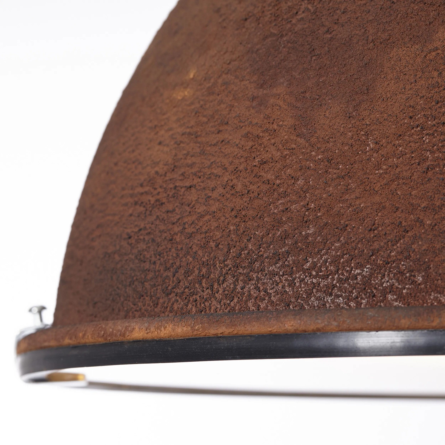 Detailaufnahme: Runde Pendelleuchte Jesper in Rost-Optik, Ø 47 cm.