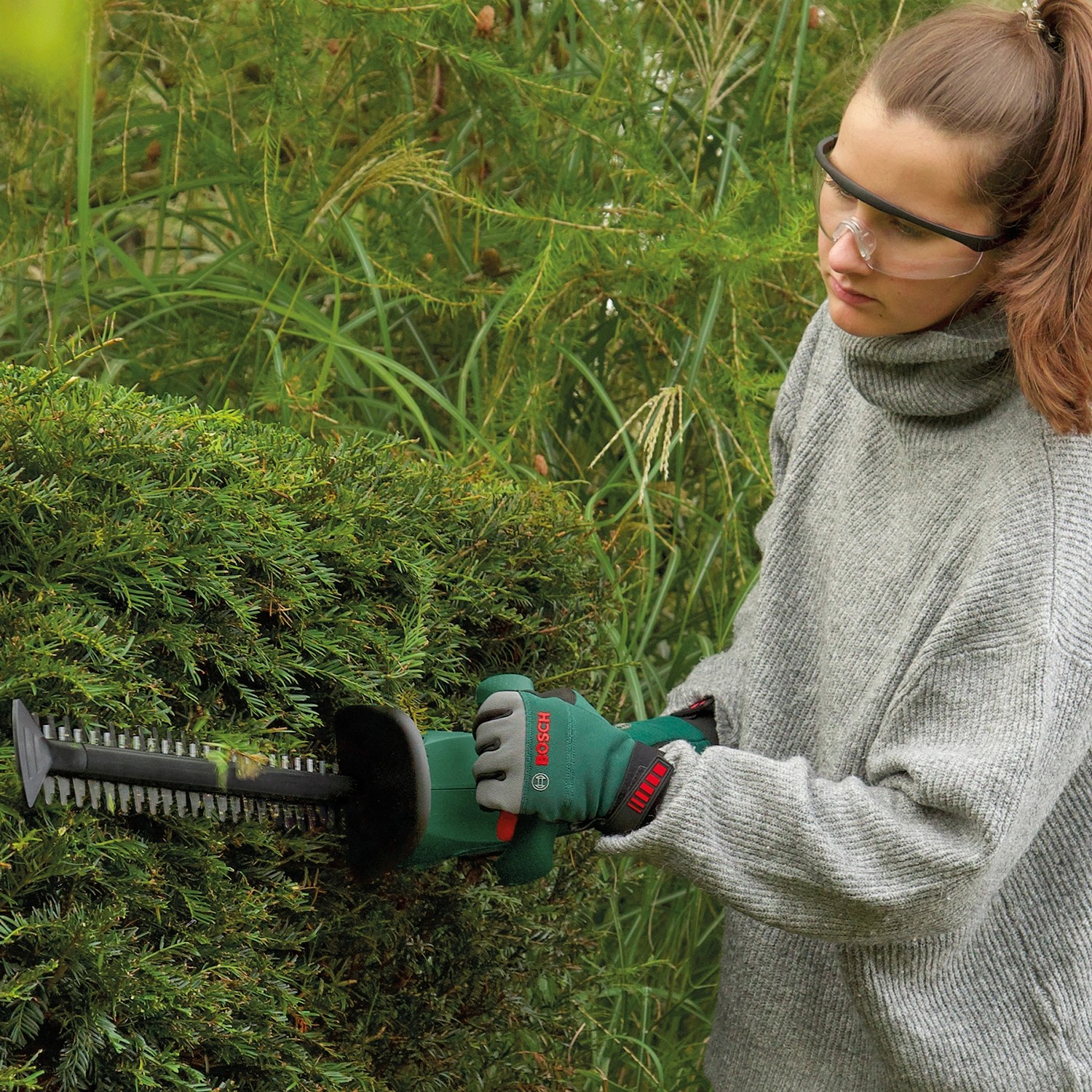 Bosch AkkuHeckenschere EasyHedgeCut für 18V Solo bei OBI
