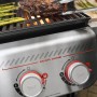 Weber Spirit EP-425 GBS Gasgrill mit Steak auf Grillrost und Sear Zone Regler.