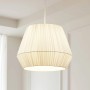 Weiße, skandinavische Lindby Vitore Pendelleuchte aus plissiertem Textil. Ideal für Wohnzimmer und Esszimmer.