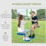 Outsunny Kinderschaukel mit Wippe: Zwei Kinder schaukeln auf dem grünen Schaukelgestell im Garten.