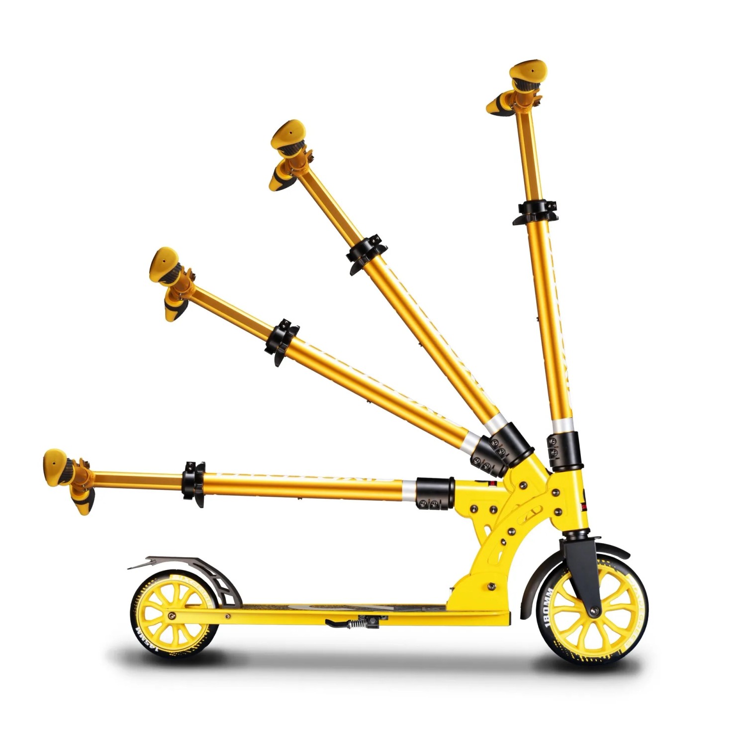 Gelber Six Degrees Junior Scooter mit Klappmechanismus in verschiedenen Positionen.