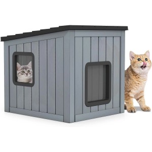 Graues, winterfestes Costway Katzenhaus für Outdoor mit schwarzem Dach. Eine Katze schaut aus dem Fenster.
