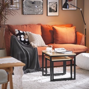 SoBuy 2er Set Couchtisch FBT42-N in Natur und Schwarz vor Sofa