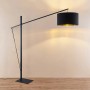 Moderne, schwarze Bogenlampe Mossa von Arcchio aus Metall, 200cm hoch, mit goldenem Lampenschirm innen.