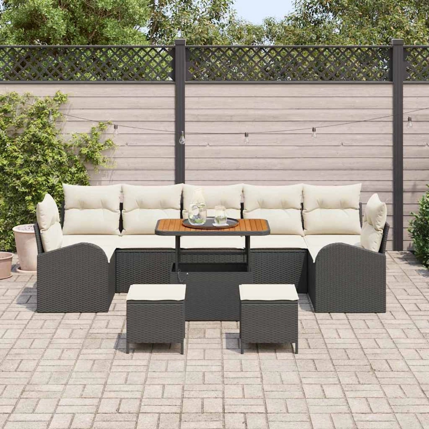 Schwarzes 10-tlg. vidaXL Garten-Sofa-Set aus Poly Rattan mit Tisch und Kissen.