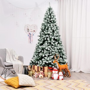 Dichter, schneebedeckter künstlicher Weihnachtsbaum 225cm mit LED-Licht in festlicher Deko.