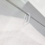 Detailaufnahme: Weißes Palram Sonnensegel mit Haken für Terrassenüberdachung.