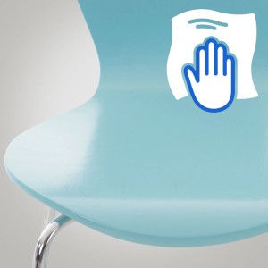 Hellblauer CLP Besucherstuhl Calisto. Icon: Einfache Reinigung der Holz-Sitzfläche, Chromgestell.