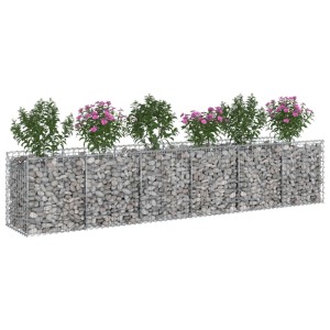 vidaXL Gabionen Hochbeet, 2er Set, silberfarben, 300x50x60 cm, befüllt mit Steinen und bepflanzt.