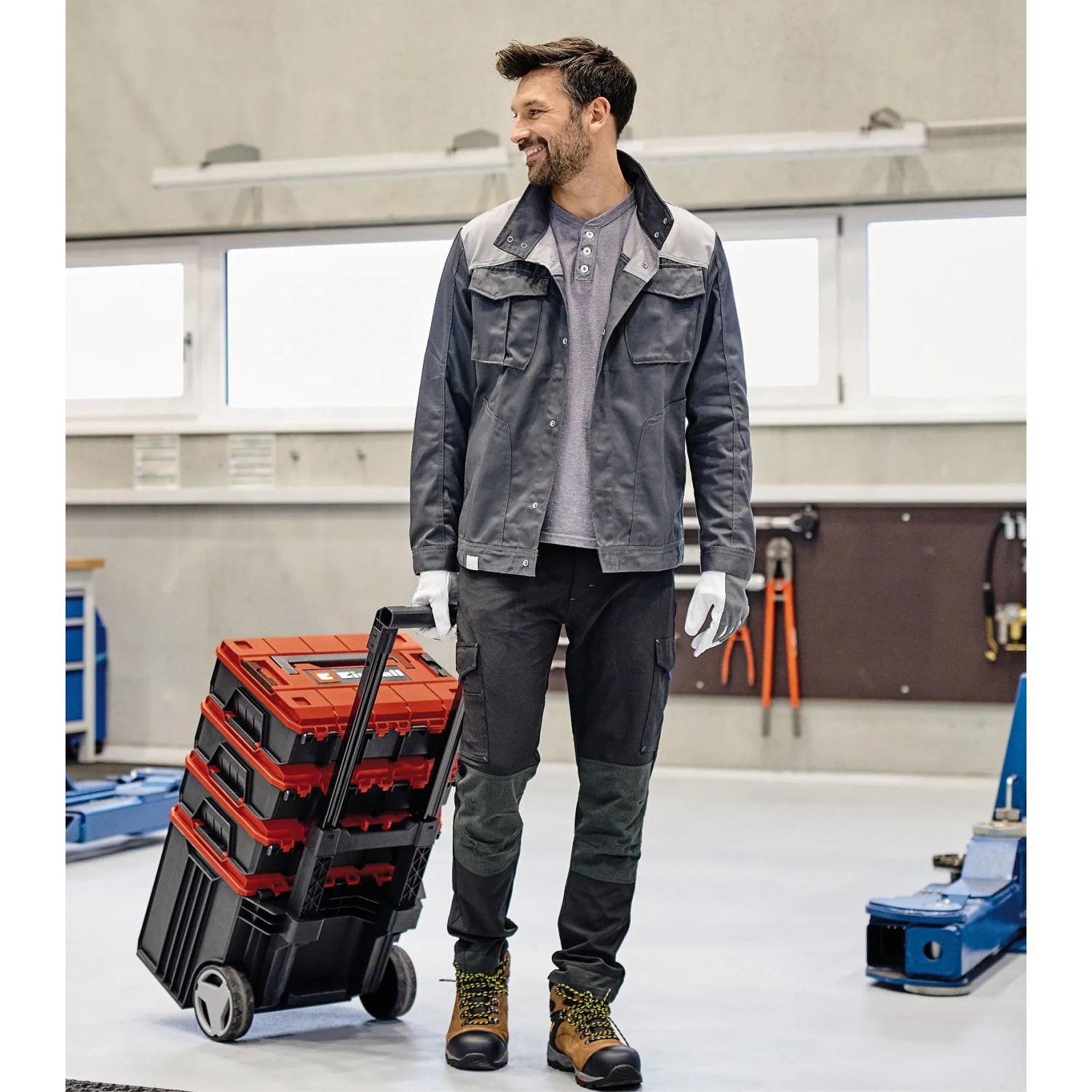 Einhell E-Case Tower Werkzeugkoffer Set mit Rollen und Teleskopgriff für Transport.