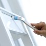 Lackierarbeiten mit LUX Plattpinsel 20 mm: Gebogener Pinsel für präzise Anstriche.