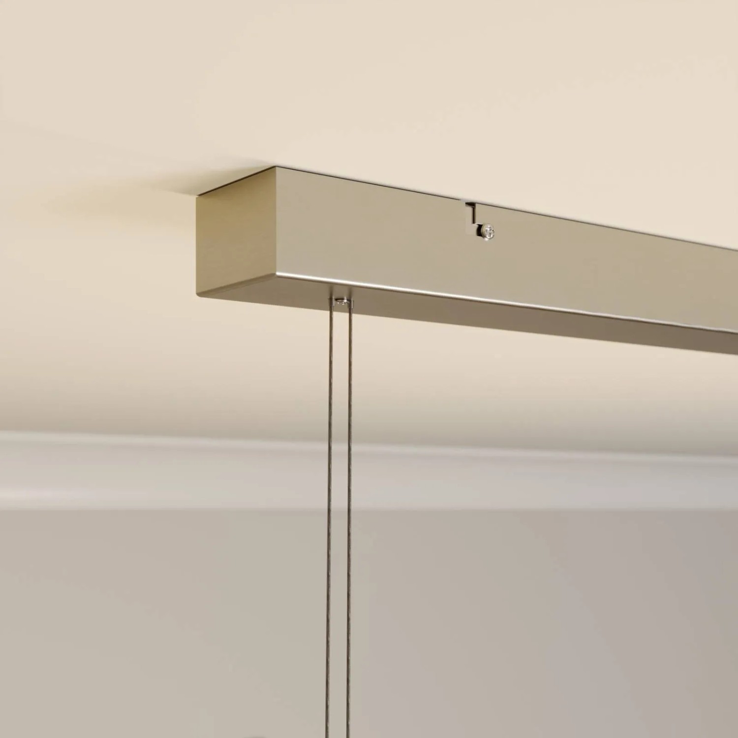 Moderne, dimmbare LED-Deckenleuchte Auron in Alu, 2-flammig für Wohnzimmer.