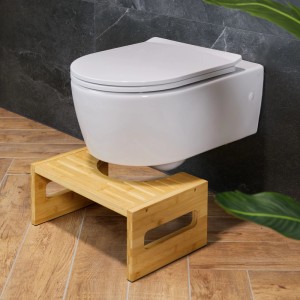 Relaxdays Toilettenhocker aus Bambus in Natur vor einer Toilette
