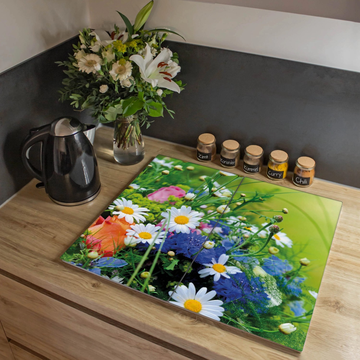 Banjado 2-teilige Herdabdeckplatte aus Glas mit Blumenstrauß-Motiv.