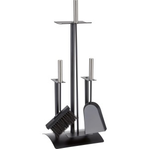 4-teiliges Kaminofenbesteck in Silberfarben mit Halterung, Schaufel, Besen und Schiebeeisen.
