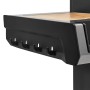 Detailaufnahme: Enders Gasgrill Uniq 4 IK Cruster mit Hakenleiste und Bambus-Schneidebrett.