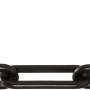 Schwarze Conacord Regenablaufkette aus Polyethylen, Detailaufnahme.