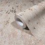 Beige Vliestapete in Betonoptik von Marburg, glänzend und modern, Rollenmaß 10,05 m x 0,53 m.