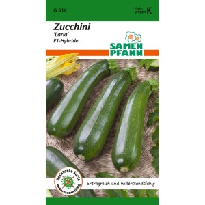 Samenpackung Zucchini 'Laria': Dunkelgrüne Zucchini auf geflochtenem Untergrund.