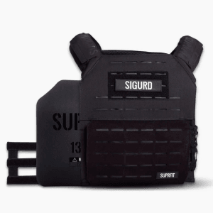 Schwarze Suprfit Sigurd Gewichtsweste mit 3D-Gewichtsplatten. Verstellbare Trainings- & Laufweste für Sport & Fitness.
